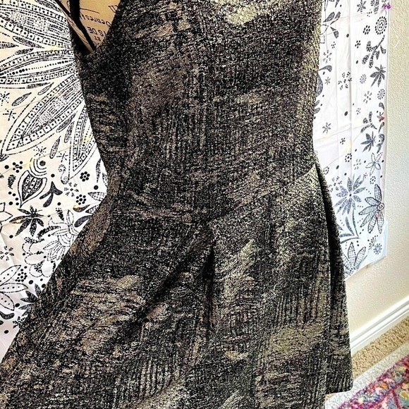 Monteau gold and black halter dress - Picture 6 of 7